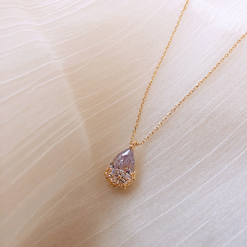 Elegant Crystal Water Drop Pendant Necklace – A Sparkling Touch of Sophistication for Her