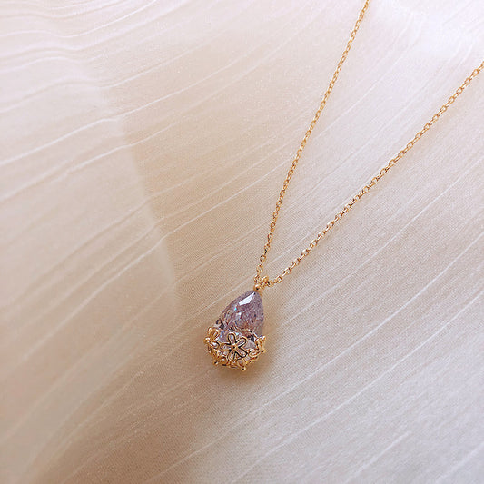 Elegant Crystal Water Drop Pendant Necklace – A Sparkling Touch of Sophistication for Her