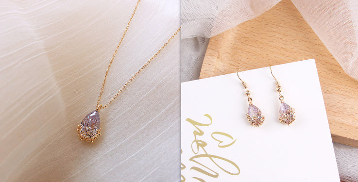 Elegant Crystal Water Drop Pendant Necklace – A Sparkling Touch of Sophistication for Her